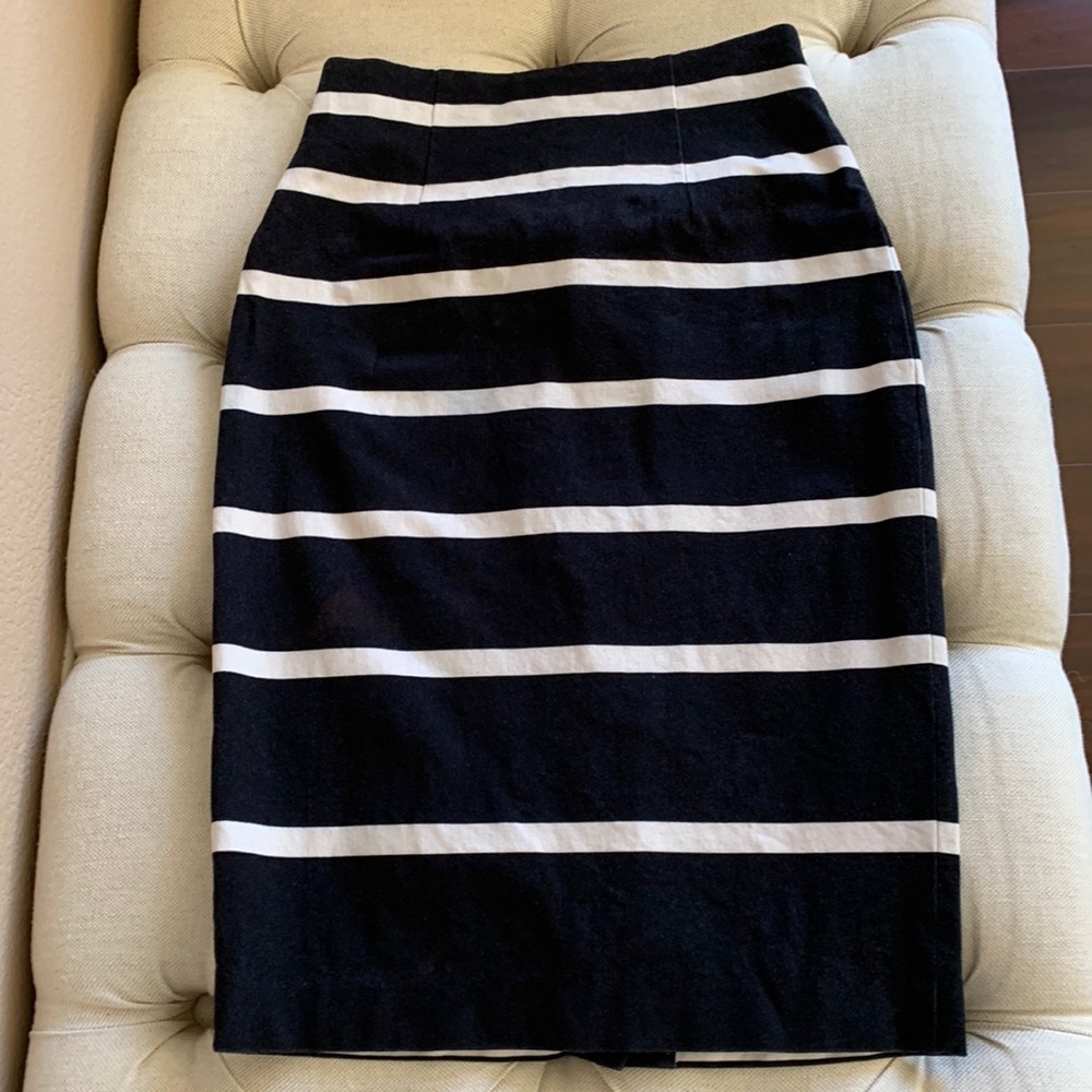 Banana Republic navy blue and white striped pencil skirt